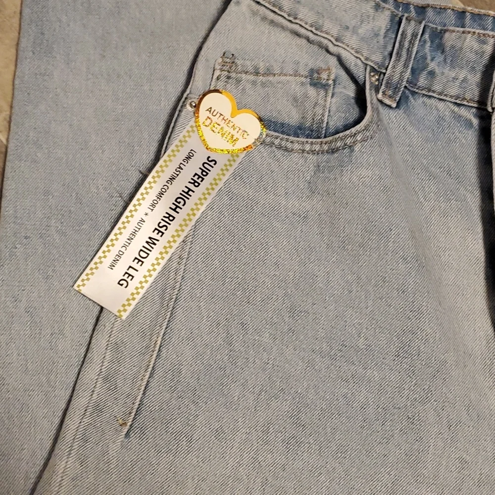 NWT Skinny Fries Super High Rise Wide Leg Light Wash Jeans - Picture 4 of 7